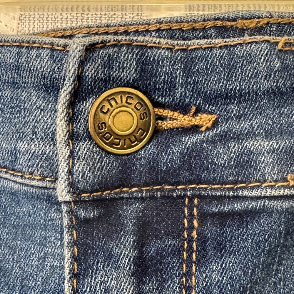 Chico's Blue Wash Jeggings with‎ Floral Embroidery US Size 6R / Chicos Size 0.5R - Picture 2 of 14